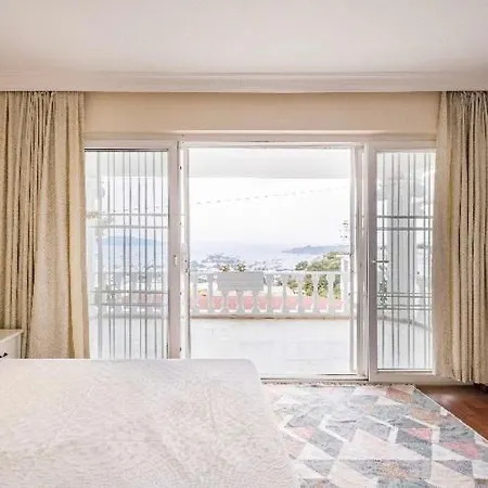 Villa Burcu , Magnificent Sea View, Cozy, Free Otopark, Free Wifi *