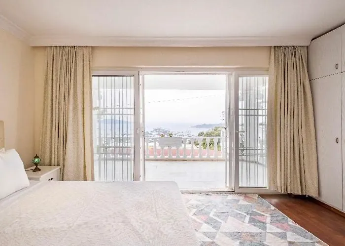 Villa Burcu , Magnificent Sea View, Cozy, Free Otopark, Free Wifi *