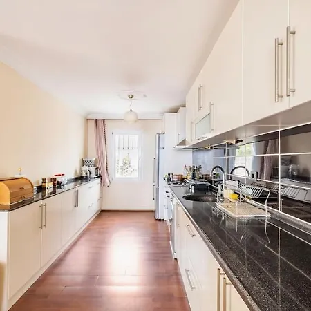 Villa Burcu , Magnificent Sea View, Cozy, Free Otopark, Free Wifi *
